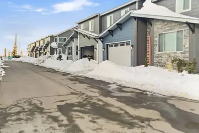 Image de Crooked River Town home 8, Across the street from Navajo Ski Slopes with hot tub