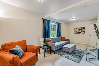 Image de Island oasis with firepit, port & mountain views, & washer/dryer