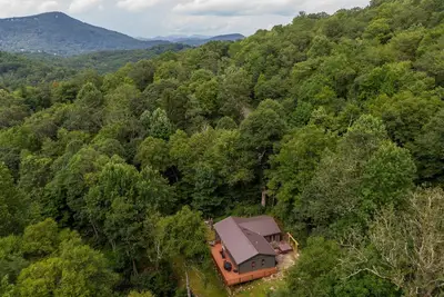 Image de Snaggy's Retreat - Hot Tub! Peaceful 1-level home just 5 minutes to Boone!