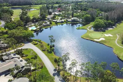 Image de Elegant 2br Golf View Condo w\/ Upgraded Kitchen, Patio & King Suite – Relax & Enjoy the Scenery!