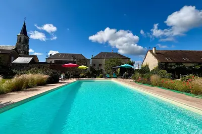Image de Charmante étable rénovée avec piscine et parking dans la Brenne