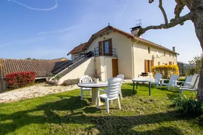 Image de Maison de campagne avec étangs privés, proche Sarlat, 4 chambres, équipements bébé, animaux acceptés