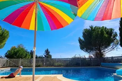 Image de Maison familiale avec piscine privée, jeux pour enfants, salle de sport et Wifi en Dordogne
