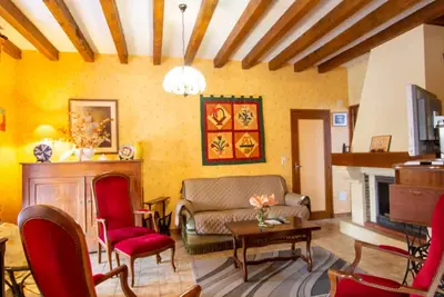Image de Maison indépendante avec jardin, cheminée et terrasse couverte en pleine campagne périgourdine