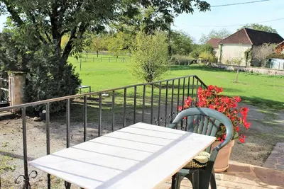 Image de Maison Périgourdine avec jardin clos, cheminée et activités nautiques à proximité