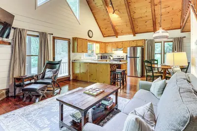 Image de Picturesque Mountain Cabin w/ Hot Tub + Fire Pit!