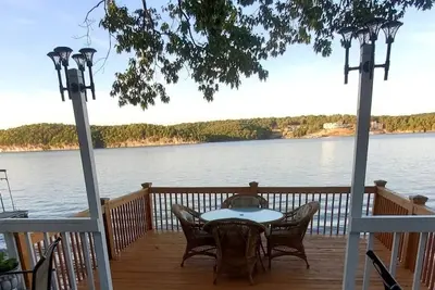Image de Spectacular View on this Main Channel Home