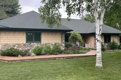 Image de One Oak Vacation Rental - Lake Charlevoix Area