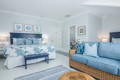 Image de Welcome to the Marsh Harbour Inn-Room 8 Suite