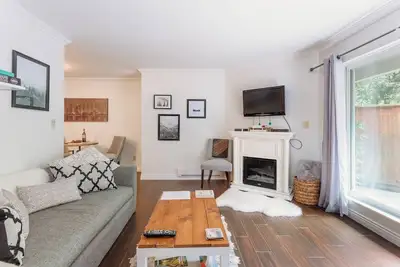 Image de Entire Vancouver 5 ★ with huge patio & fr/parking