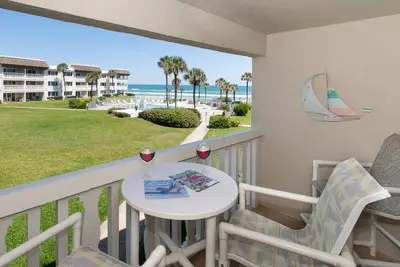 Image de Ocean view! Overlooks the Pool & Ocean ~ Chateau by the Sea - 23b