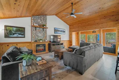 Image de Cozy Cabin Getaway with Access to The Cove