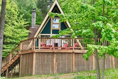 Image de Year-Round Outdoor Adventure! Whiteface Views, Hot Tub, Fireplace!