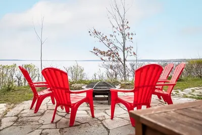 Image de Lee Point Classic Cabins on West Bay with Hot Tub