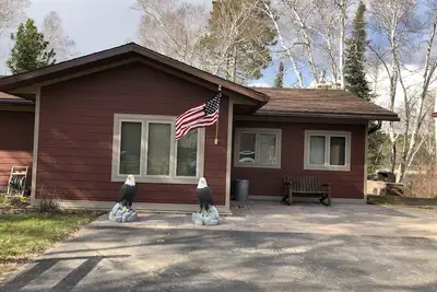 Image de Spacious private cabin on the mighty Mississippi, 1/2 mile to Lake Winnie.