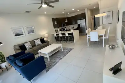 Image de Design style new 3 en-suites house w/ private pool