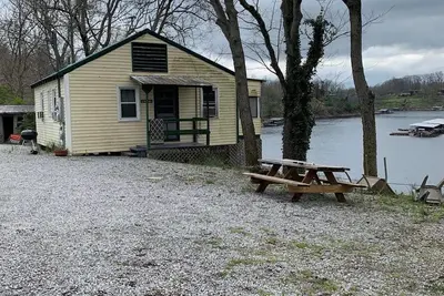 Image de Two Bedroom Waterfront Cabin on Herrington Lake