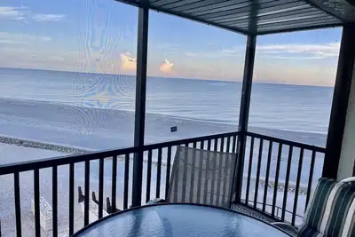 Image de Amazing view apartment on the beach with  ocean views
