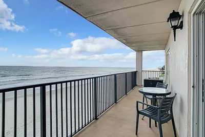 Image de Beachfront with large, private balcony ~ Shore Villa Condo