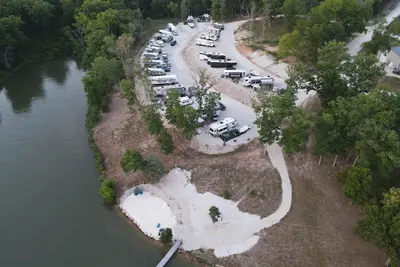 Image de Serenity at Sunny Beach Rv Resort in the quiet part of the Ozarks