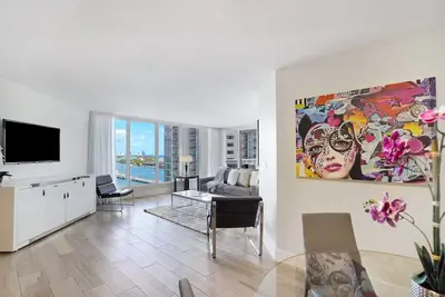 Image de Aqua Marina! Water Views and Miami City Skyline Views - Renovated 2 Bedroom