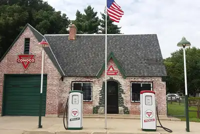 Image de The Philing Station: Restored 1920's Gas Station. A retro vacation rental!