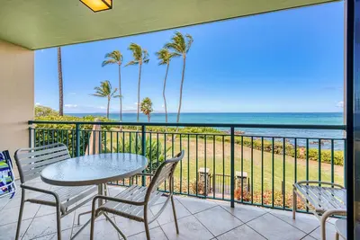 Image de Punahoa Beach 201 - Direct Ocean Front, Beautiful Renovation, Split Ac, Wi-Fi