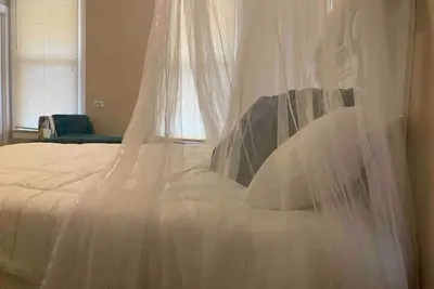 Image de Luxury Victorian King Bed Home: No Cleaning Fee