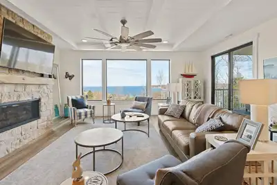 Image de Beautiful Modern Condo with Incredible View!