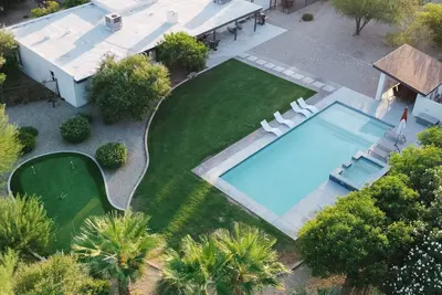 Image de Lincoln Glow by LuxeKey | The Perfect Camelback Playground w/ Pool, Spa & Billiards