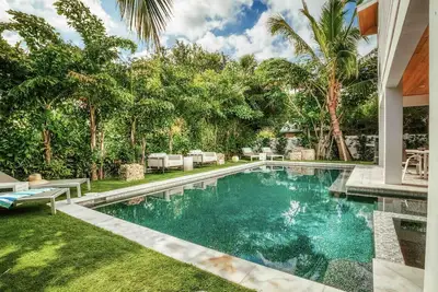 Image de Unforgettable Beach Home! Heated pool/spa! Just steps to beach & Stunning views!