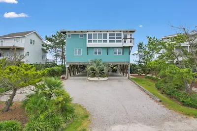 Image de \"Aqualuxe\" Luxury oceanfront 6 bedroom, 5. 5 bathroom home with New Pool for 2022 Season