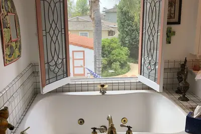 Image de Beautiful studio with nice jacuzzi and steam bath in the shower