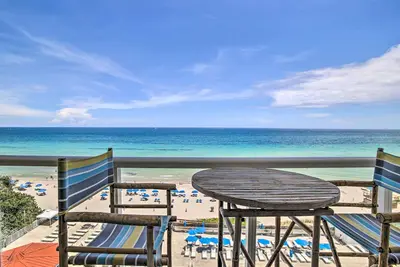Image de Oceanside Sunny Isles Home w/ Pool + Beach Views!