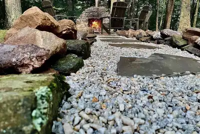 Image de Your Storybook Stay at Bird’s Nest-Private-5. 5 miles to downtown Boone--Hot Tub!