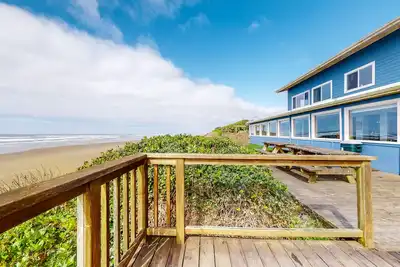 Image de Oceanfront Home with Ocean View, High-Speed WiFi, Washer/Dryer, & Gas Fireplace