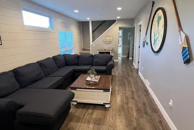 Image de Bpo Boathouse. 4 bed/2 bath completely updated home in the heart of Ap/Okoboji!