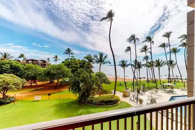 Image de Mana Kai Maui Resort condo with resort amenities, near beaches, waves & surf