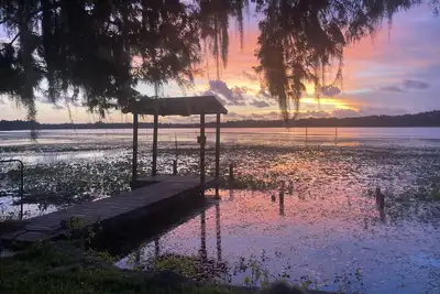 Image de Tranquil Waterfront Cottage on Lake Rousseau, 3bdrm