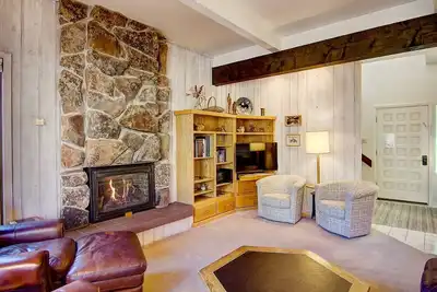 Image de Ski/Board In/Out Th w/Incredible Views-Heated Pool-Hot Tub-Gym-Deck-Covered Parking-W/D-Fireplace
