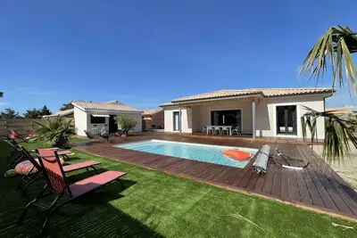 Image de VillasHomeClet - Villa Palm Beach ⭐️ Piscine ⭐️ Terrasse ⭐️ Clim ⭐️ 4 chambres