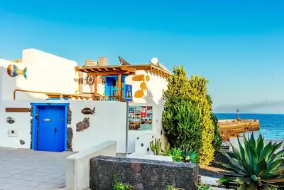 Image de Eco Fishermans Cottage luxuriant en bord de mer, port paisible/plage de sable,