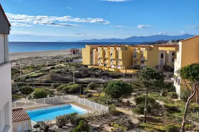 Vue mer\/montagne\/parc, accès direct plage, parking, très calme.