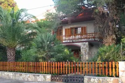 Image de Appartamento in Villa con Pineta 2