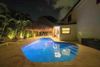 Image de The Delray Palms🌴 Tiki Haven of Bliss Saltwater Splash & Play 4bd Live Vibes