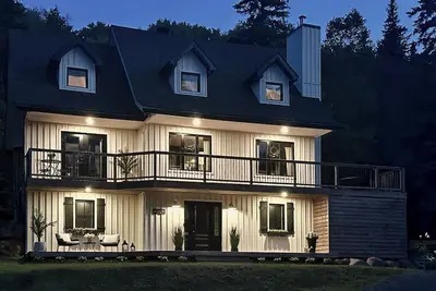 Image de White Cottage - Lake and Hot Tub - Mont-Tremblant Area
