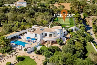 Image de Exclusive villa with padel court [03]