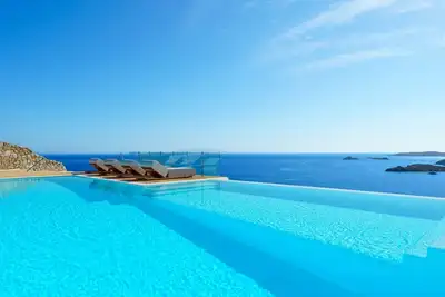Image de Eternity - Six Chambres Villa, Couchages 12