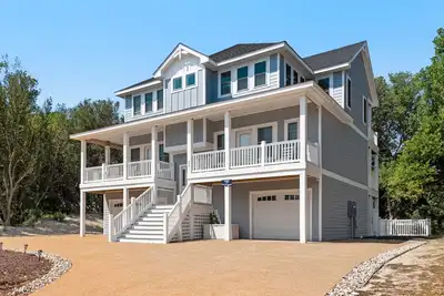 Blue Skies: Private Pool, Spa, Game Room