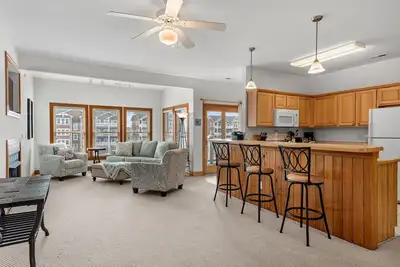 Image de North Bay Retreat: Waterfront, Shared Pool, Fitness Center, Short Stays Anytime